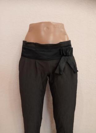 Темно-серые женские брюки из искусственной костюмной ткани с а...