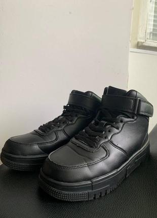 Стильные черные кроссовки утепленные мехом (38размер)