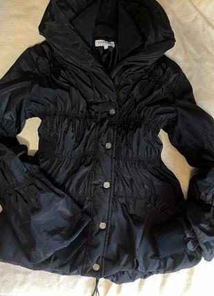 Курточка  демісезонна чорна дута з широкими рукавами стьобана кур