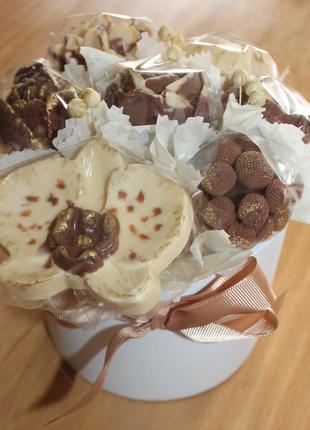 Шоколадний букет квіти з шоколаду оригінальний подарунок