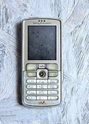 Телефон Sony Ericsson W700i на запчастини