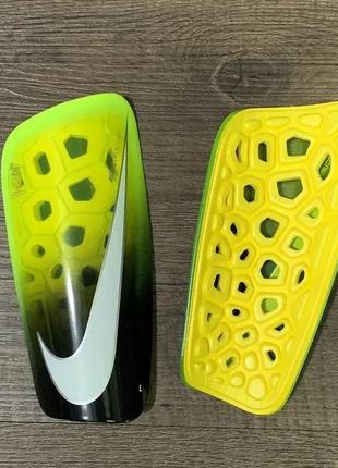 Футбольные щитки nike mercurial lite