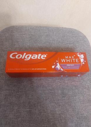 Отбеливающая зубная паста
colgate max white one