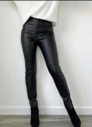 Черные кожаные брюки джеггинсы / кожаные утепленные брюки лосины