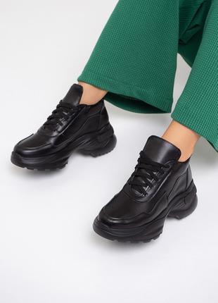 Черные кожаные кроссовки на фактурной подошве, размер 37