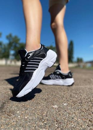 Женские кроссовки adidas magmur runner black