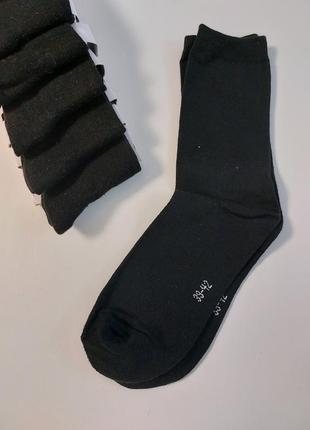 Черные однотонные носки ничевины