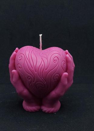 Свічка у формі серця бузкового кольору