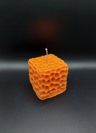 Свеча куб соты оранжевого цвета
