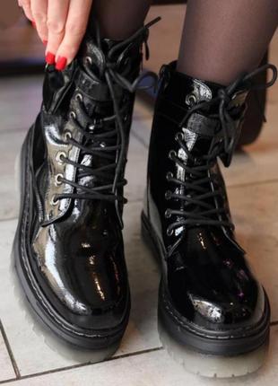 Черные ботинки с шнуровкой на полиуретановой платформе