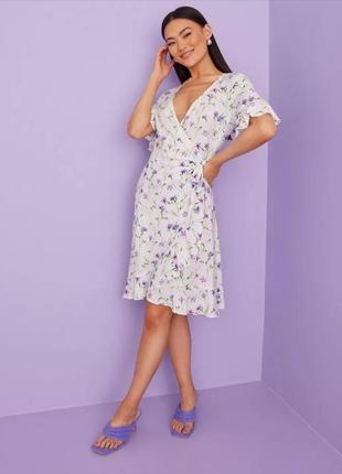 Платье женское молочного лилового цвета цветочный принт