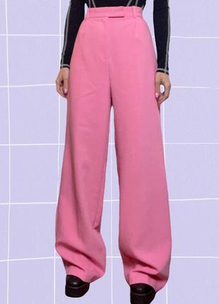 Розовые широкие классические розовые брюки палаццо на высокой ...