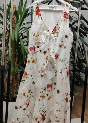 Белоснежное хлопковое платье в цветы