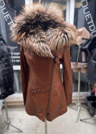 Курточка из натуральной кожи, капюшон натуральная чернобурка