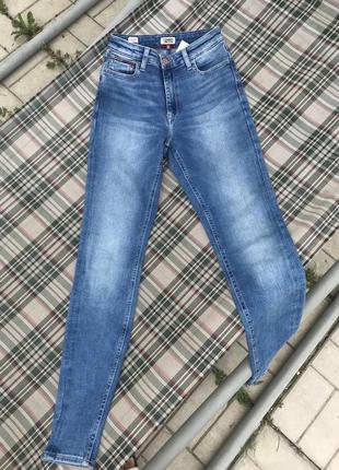 Женские джинсы tommy hilfiger в идеальном состоянии.
