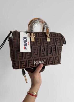 Женская сумка в стиле fendi.