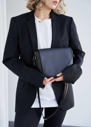 Жіноча сумка напівколо чорна сумка через плече кросбоді клатч