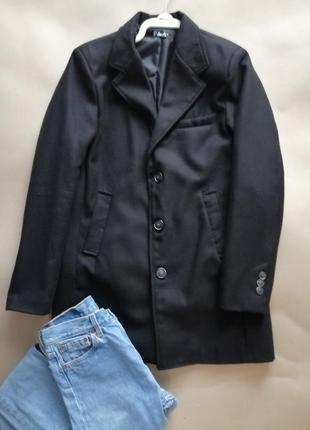 Класичне чорне пальто