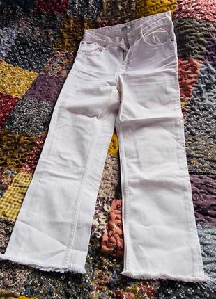 Стильні білі джинси