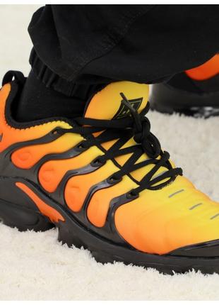 Мужские кроссовки Nike Air VaporMax Plus Orange, оранжевые кро...