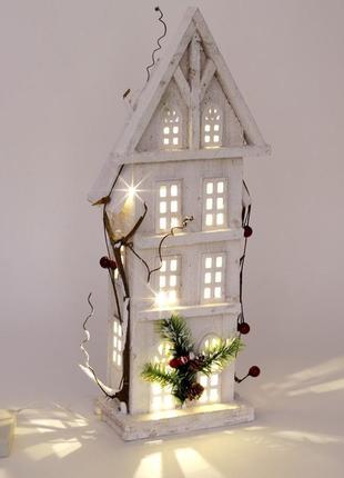 Декор Зимний домик 41 см деревянный белый с LED-подсветкой DP4...