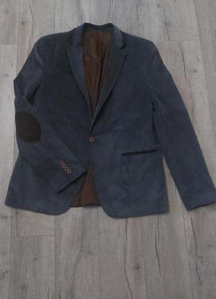 Мужской серый приталенный вильветовый пиджак с налокотниками r...