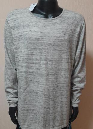 Стильный свитер серого меланжевого цвета с добавлением шерсти ...