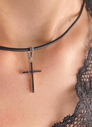 Серебряный женский крест с черными камнями, родий