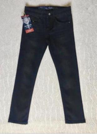 Демисезонные черные джинсы для мальчика 152-158
