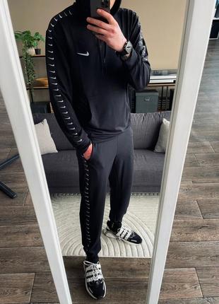 Мужской спортивный костюм найк с лампасами черный