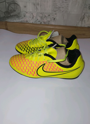 NIKE MAGISTA soccer cleats