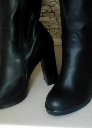 Кожаные ботинки ботфорты черные каблуки