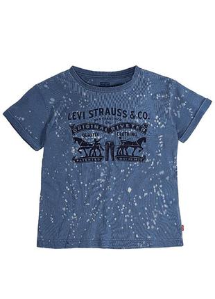 Новая футболка levi's 5-6 лет