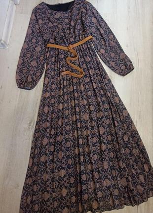 Італійська шифонова сукня зі спідницею плісе з ременем