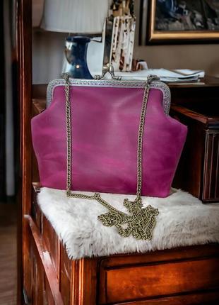 Жіноча шкіряна сумка з фермуаром кольору фуксія
