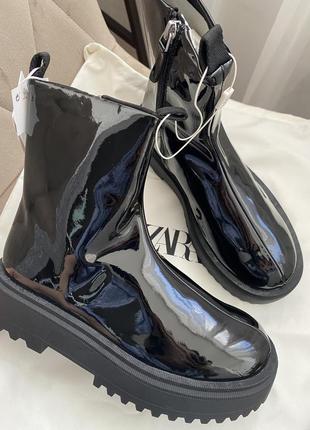 Новые лакированные ботинки zara