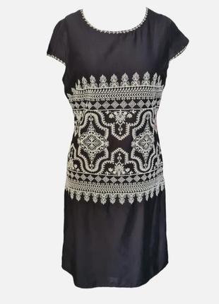 Чнрное платье с вышивкой от monsoon