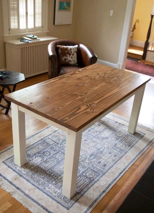 Дерев'яний стіл