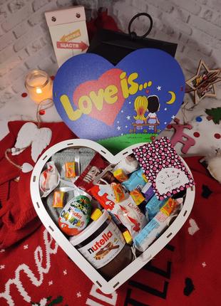 Подарочный набор сладостей в коробке сердце "Love is" код12