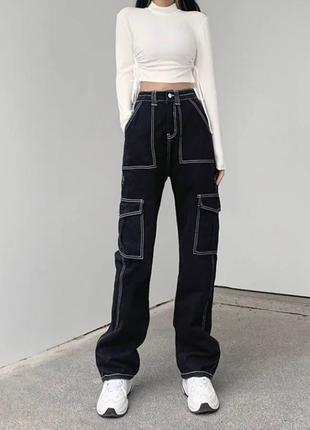 Черные джинсы с белыми швами
