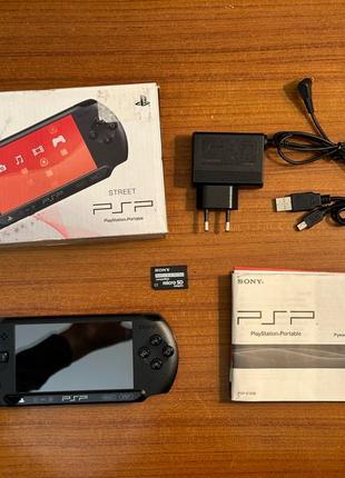 Ігрова консоль PlayStation Portable Street (PSP-E1008cb)