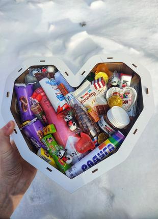 Подарунковий набір солодощів в коробці Серце Кіндер код17