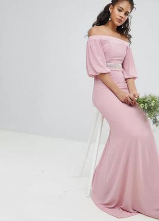 Розовое вечернее платье макси с шлейфом, открытыми плечами и п...
