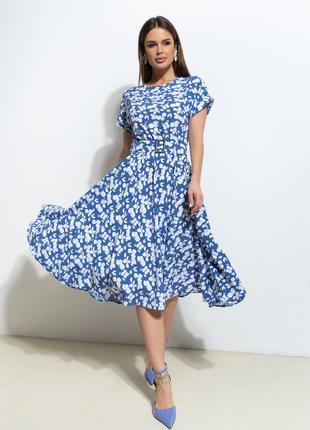 Сине-белое приталенное платье с принтом, размер S