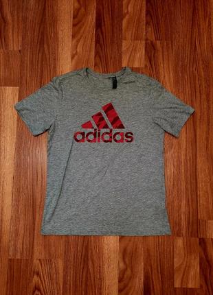 Серая футболка adidas с большим лого