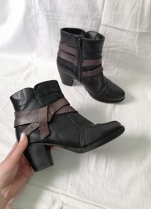Женские кожаные ботинки на каблуке