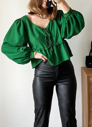 Зеленая блуза свободного кроя