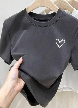Базовая футболка женская с принтом "сердце"