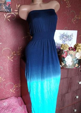 Синее длинное платье с градиентом с открытыми плечами от atmos...