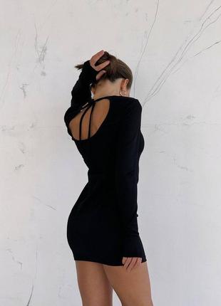 Платье mini с элегантным вырезом на спине